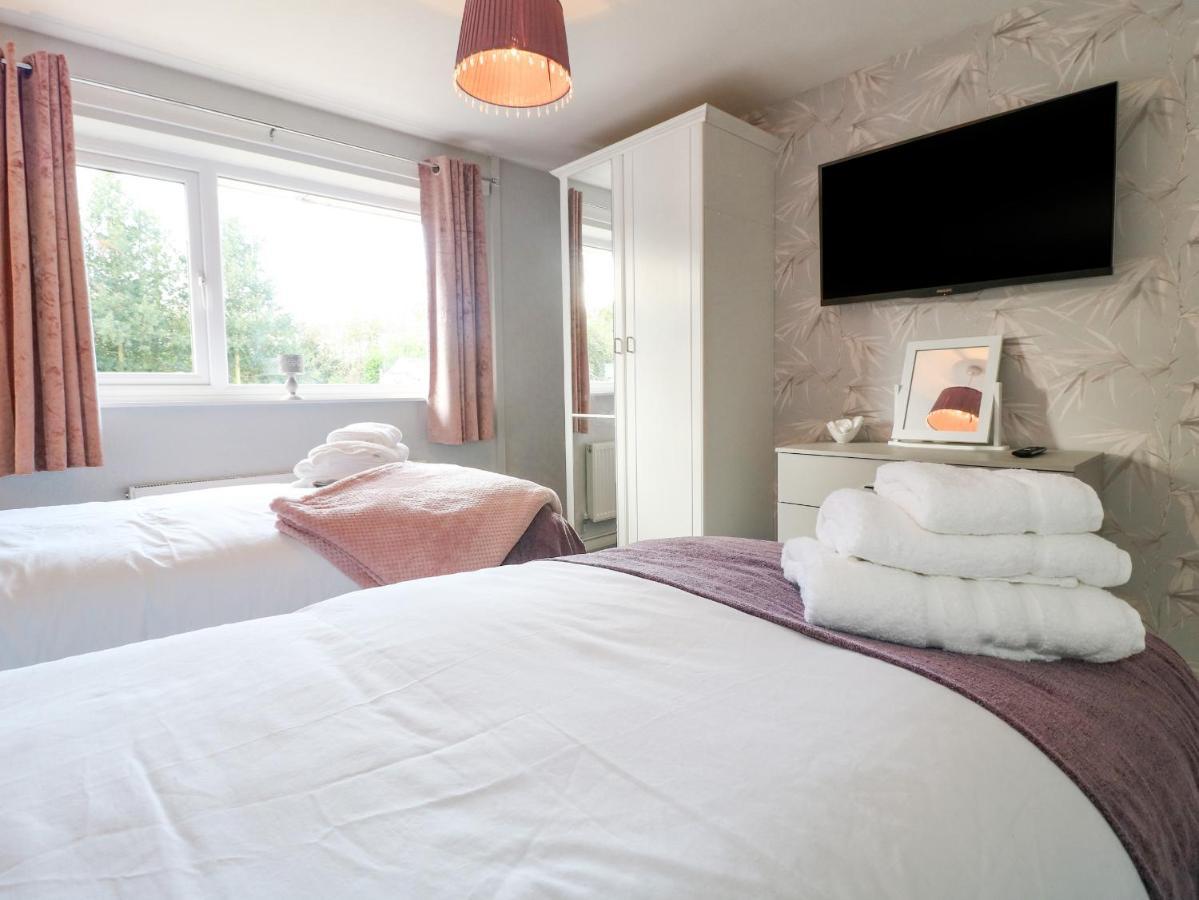 George'S Place Froghall Экстерьер фото